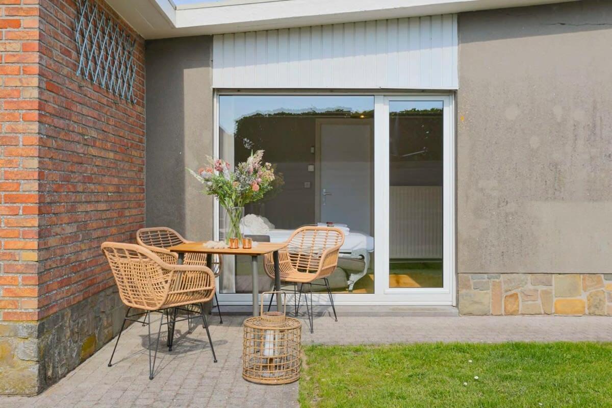 Vila Huswell - Bungalow With Garden At 5 Minutes From The Beach De Haan Exteriér fotografie