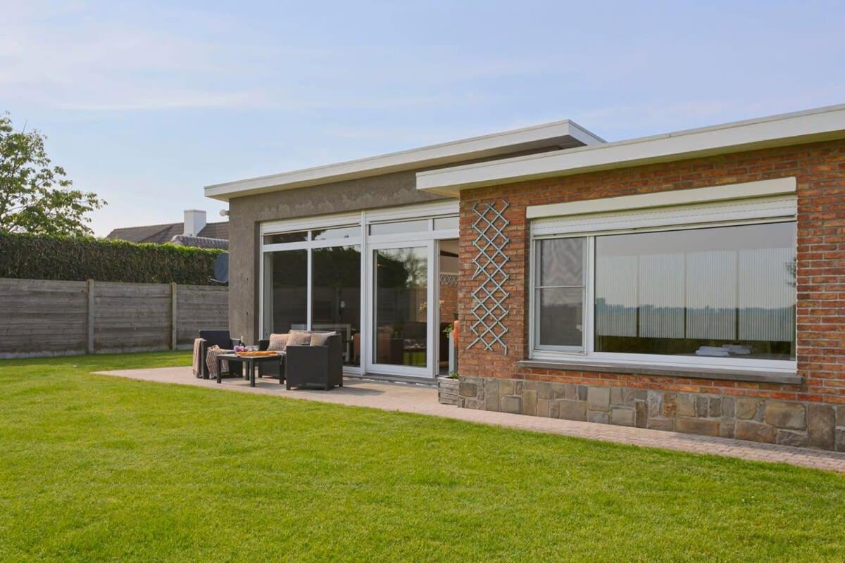 Vila Huswell - Bungalow With Garden At 5 Minutes From The Beach De Haan Exteriér fotografie